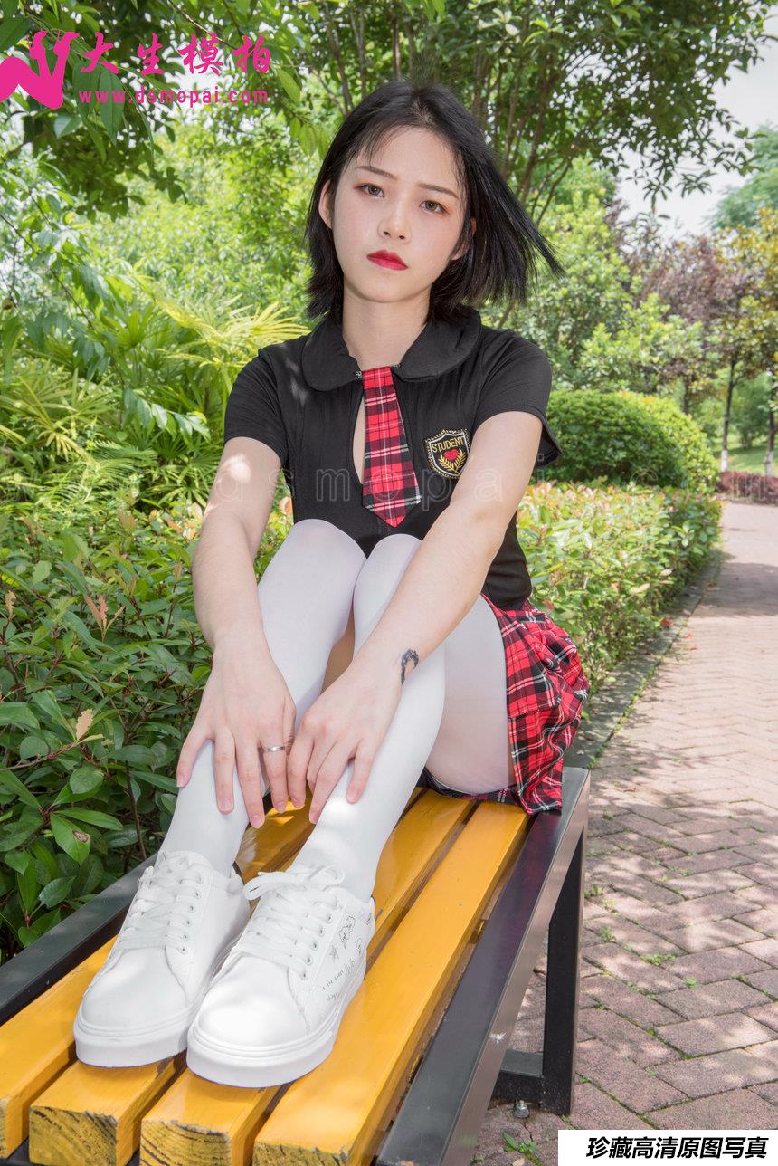 大生模拍 No.130 小雅 阳光下的白丝 [55P1V525MB]