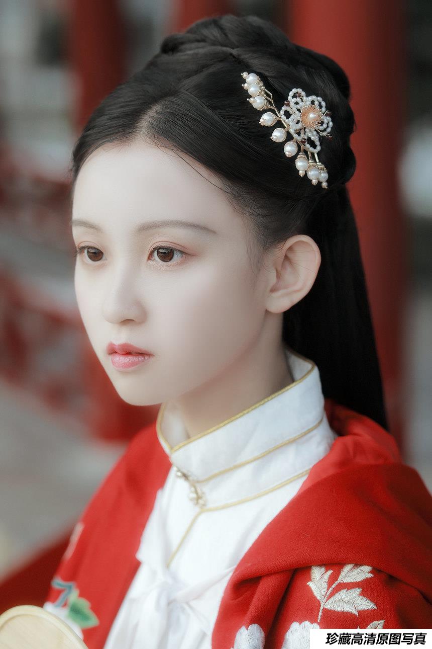 [YITUYU艺图语]2022.03.22 江南好，最好是红衣 墨愁眠[24+1P／463MB]