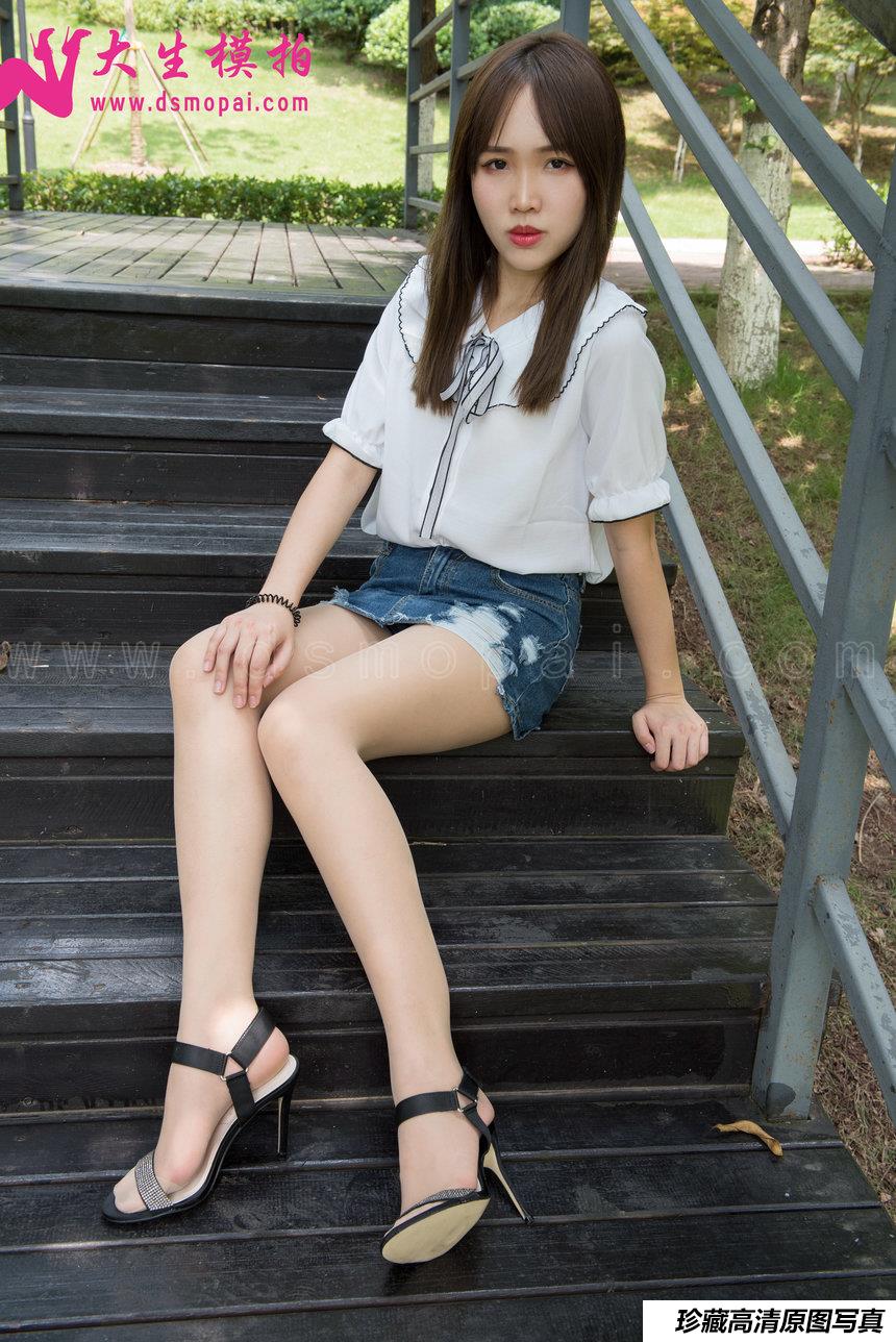 大生模拍 No.137 婉菱 公园里的短裙肉丝 [54P1V506MB]