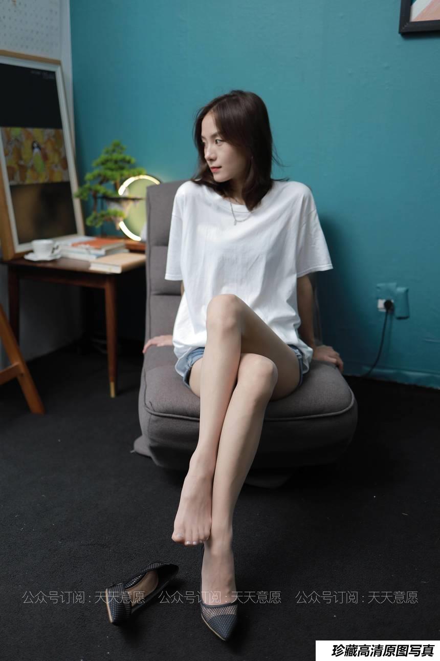 [IESS异思趣向] 2021.08.03 丝享家878：小六《邻家少女爱看书》[100P／85.4MB]