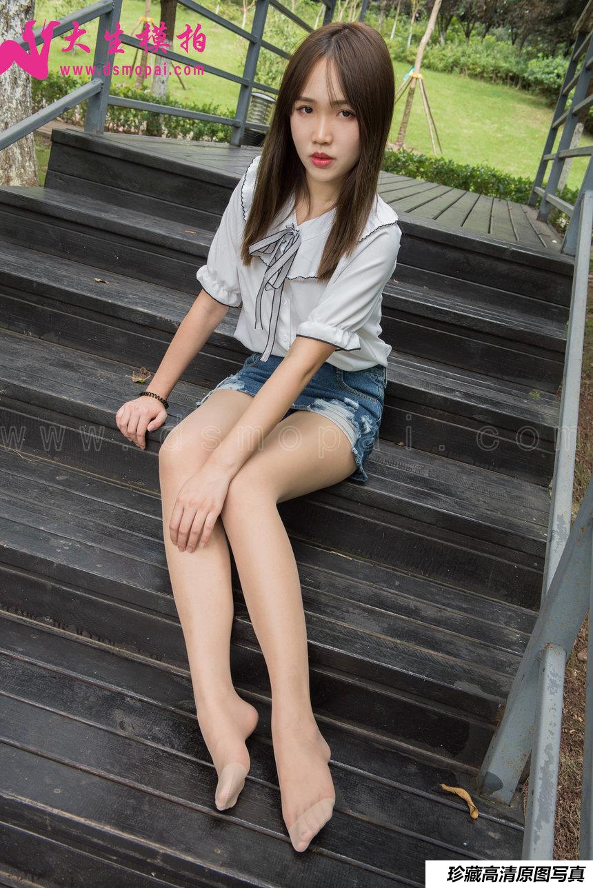 大生模拍 No.137 婉菱 公园里的短裙肉丝 [54P1V506MB]