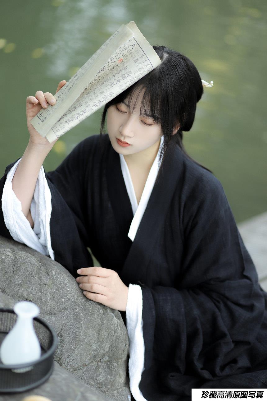 [YITUYU艺图语]2022.01.27 人间有味是清欢 半夏夏夏[33+1P／307MB]