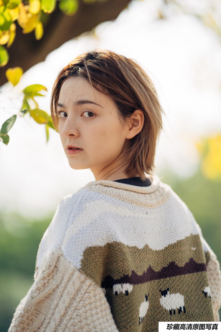 [YITUYU艺图语]2022.01.25 暖冬银杏，18岁的素颜女孩 dudu[34+1P／200MB]