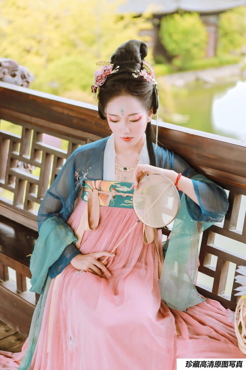 [YITUYU艺图语]2022.01.26 晚风庭院 陌夕[27+1P／380MB]