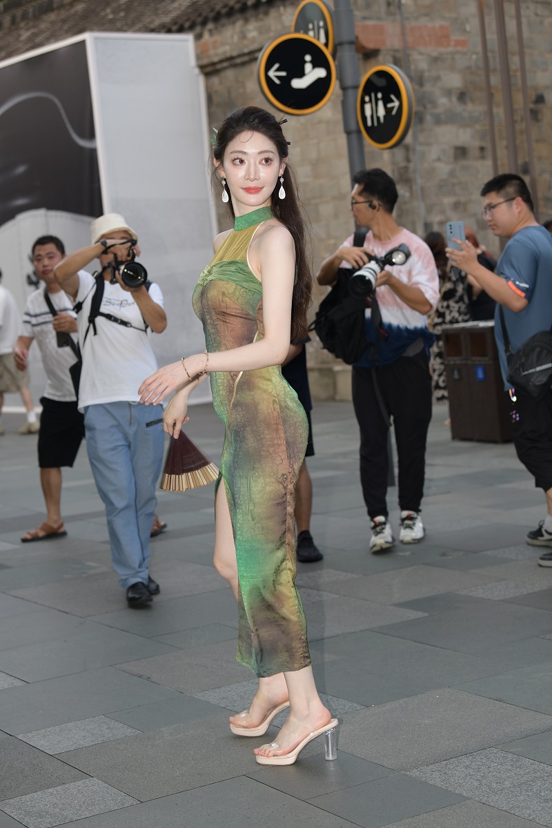 图片[2]-【街拍】魅力旗袍女神-绅士图