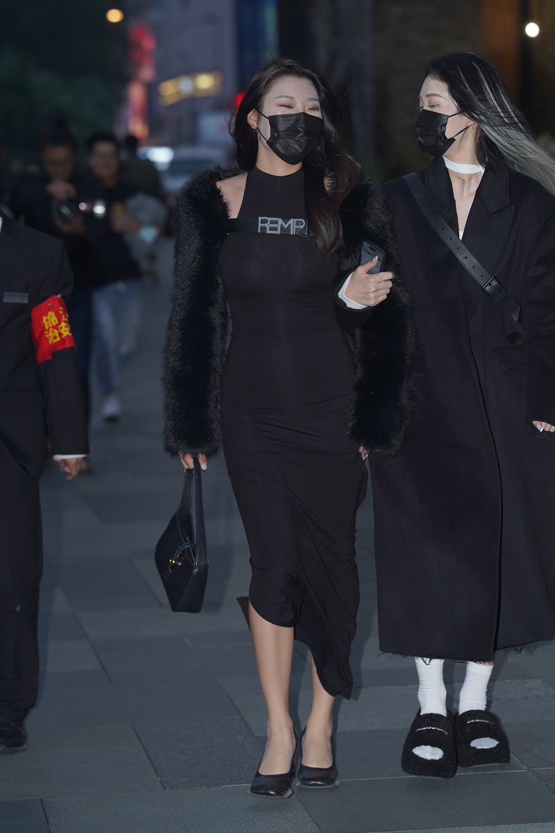图片[2]-【街拍】性感黑裙美女-绅士图