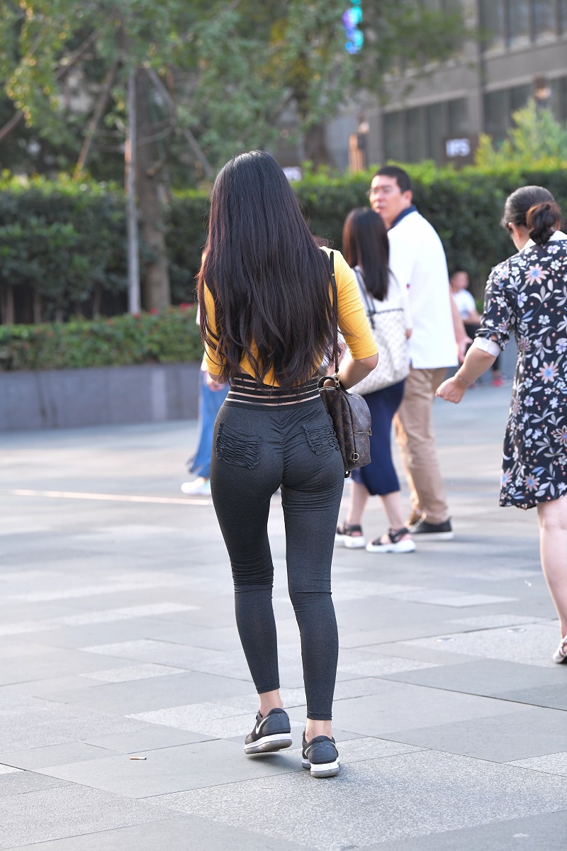 图片[3]-【街拍】紧身裤美女-绅士图