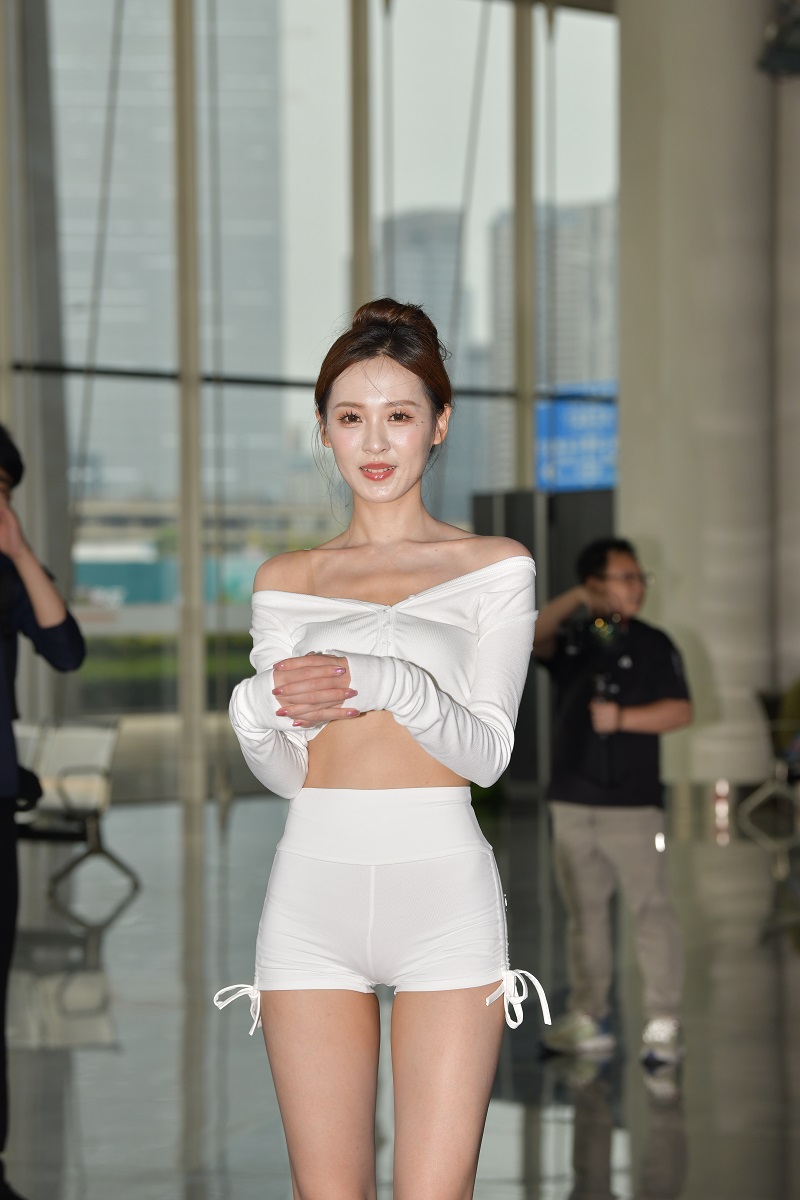 图片[3]-【街拍】热裤大长腿美女-绅士图