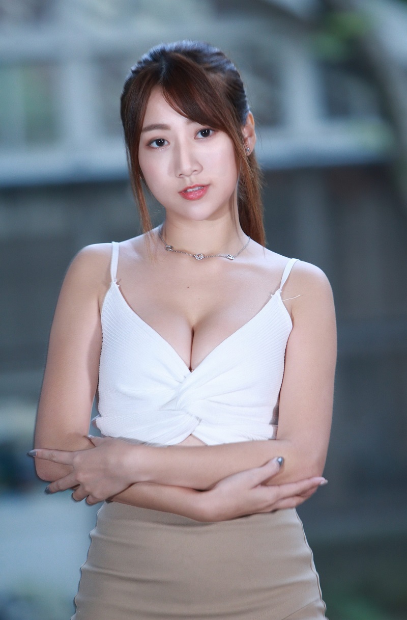 图片[2]-【街拍】模拍作品 张嘉庭 吊带露肚短裤-绅士图