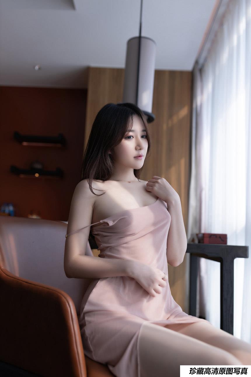 鱼子酱《桃粉》写原版写真[128P-1.39GB]