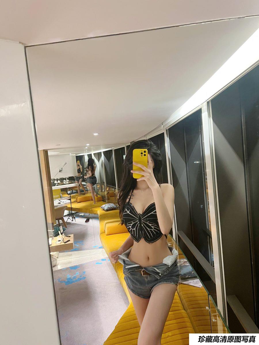 葛征《酒店自拍》原版写真 [25P+1V-345MB]