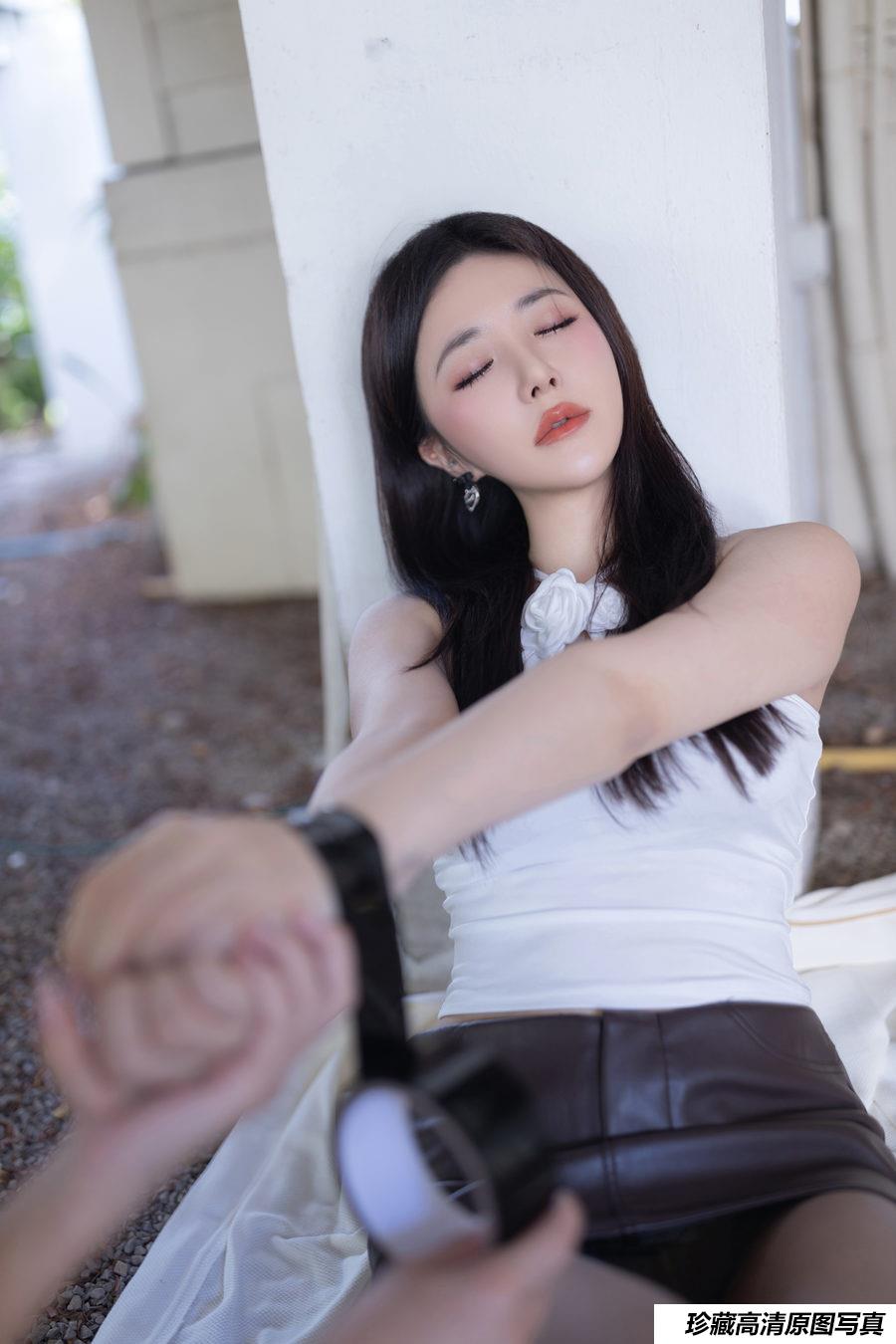 鱼子酱《尾随》原版写真[104P-1.2G]