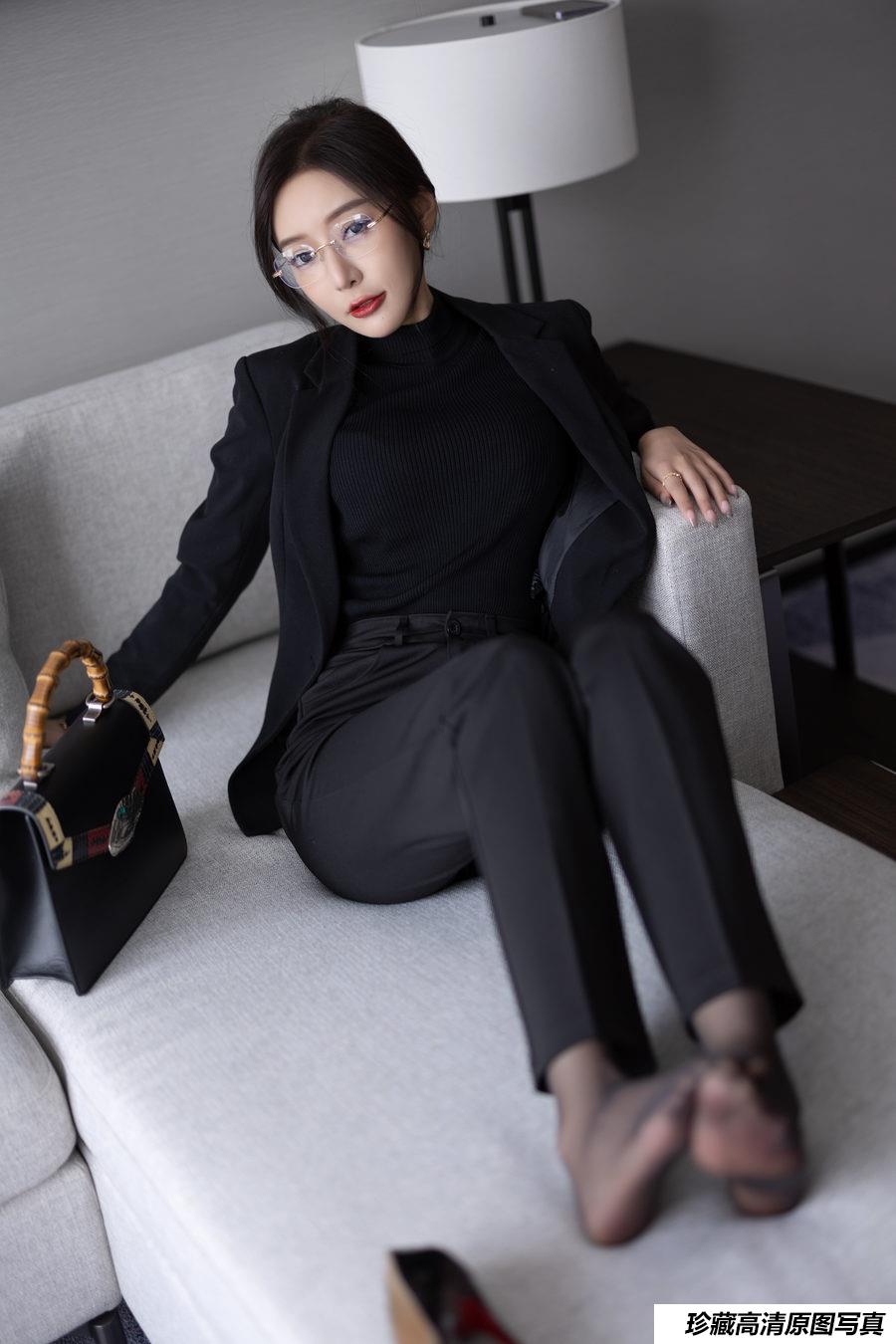 王馨瑶《黑色西装加西裤》原版写真 [93P-203MB]