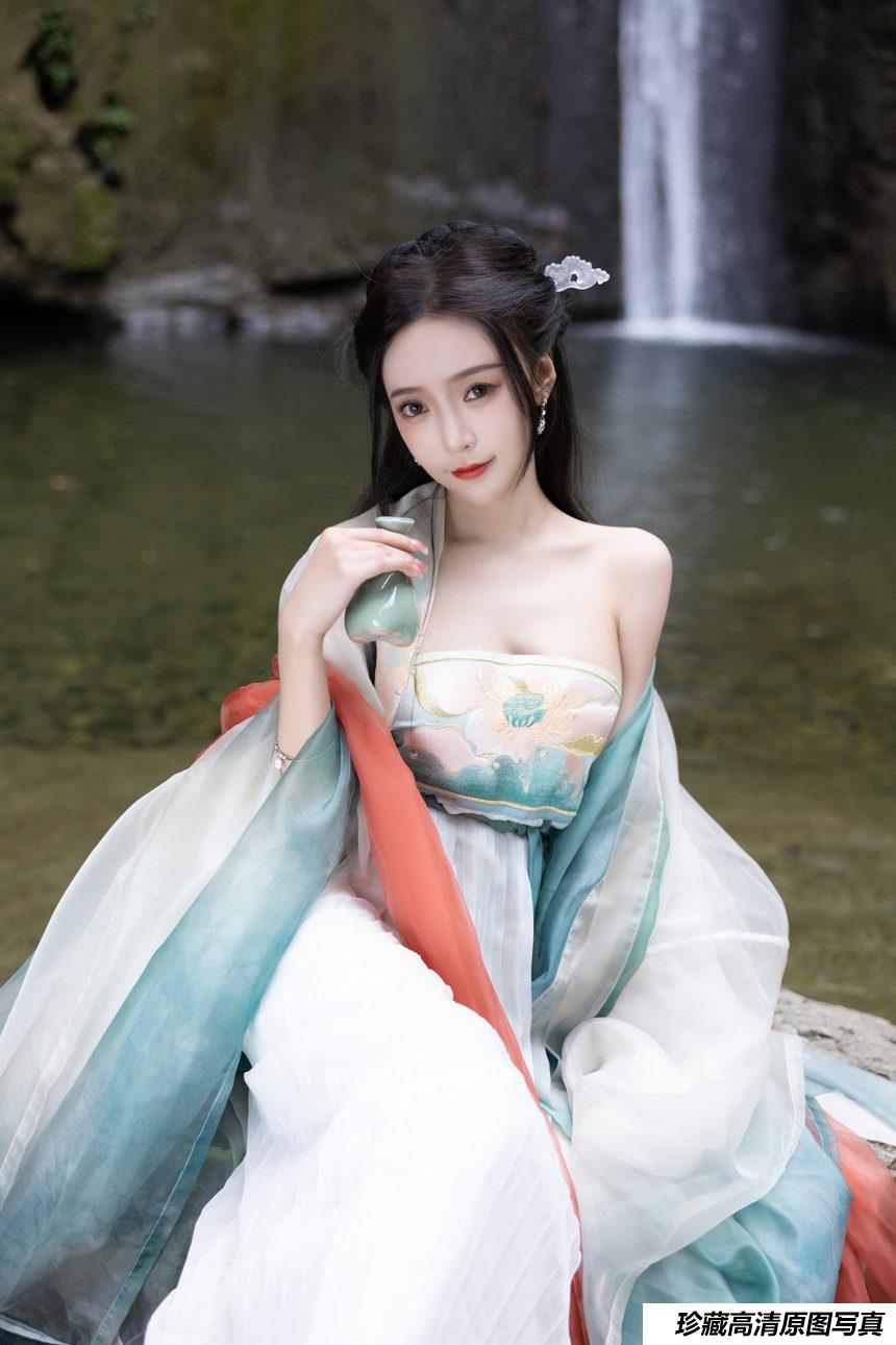 王馨瑶yanni 《绿色古装瀑布》原版写真 [112P-312MB]-绅士图