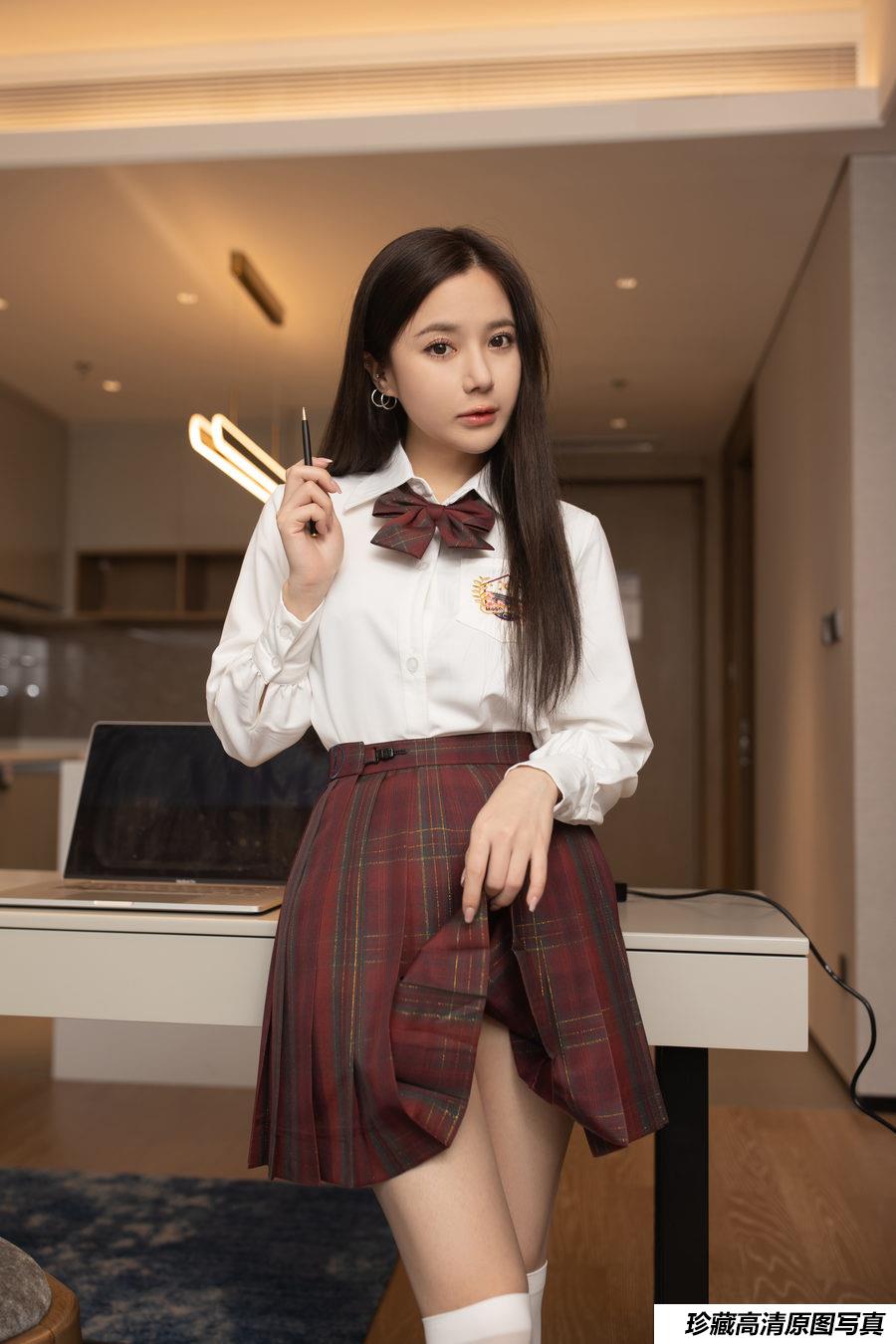 鱼子酱《学生》原版写真 [66P-753MB]