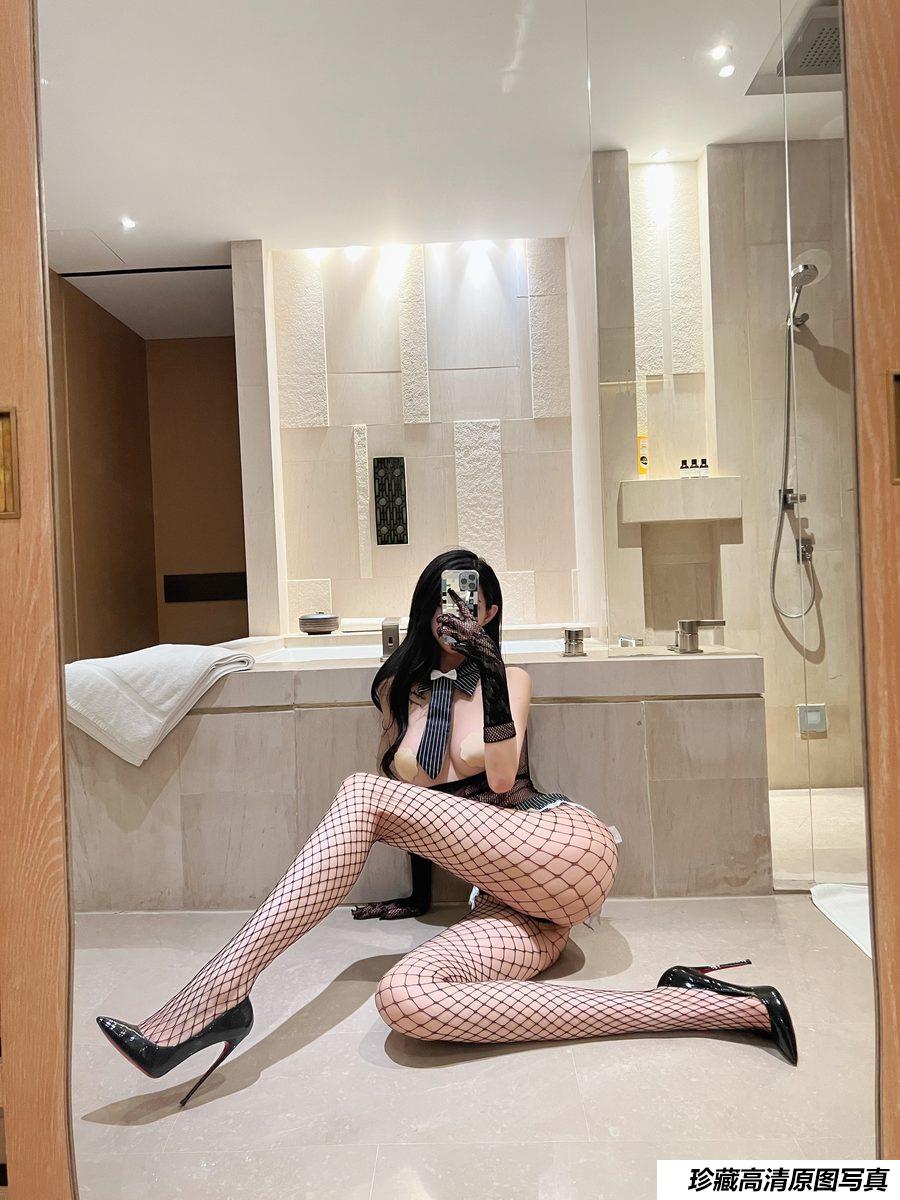 葛征GEZHENG - 《浴室网洞黑丝》原版写真 [20P+1V-138MB]