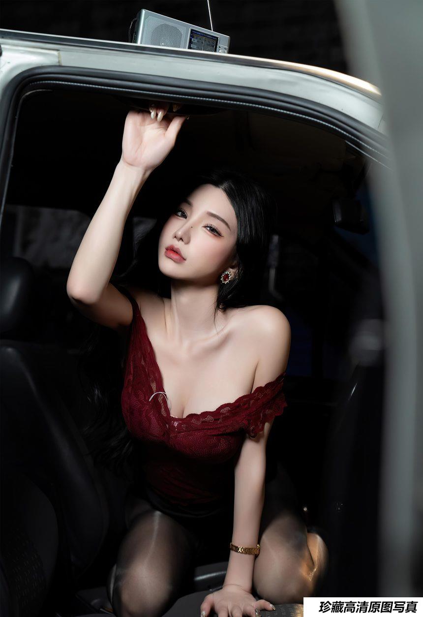 周于希《极品车模》原版写真 [93P-0.99G]