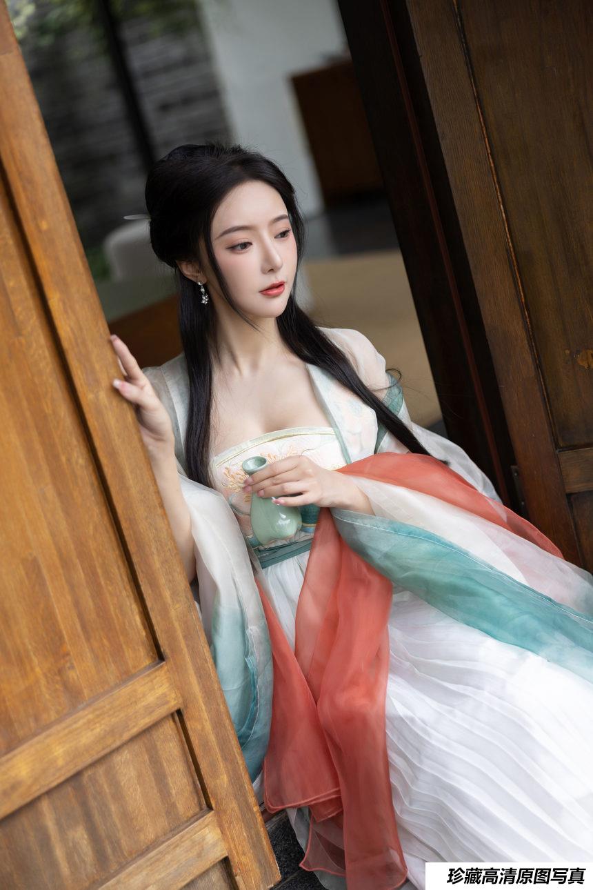 王馨瑶Yanni《绿色古装 瀑布》原版写真  [112P-312MB]