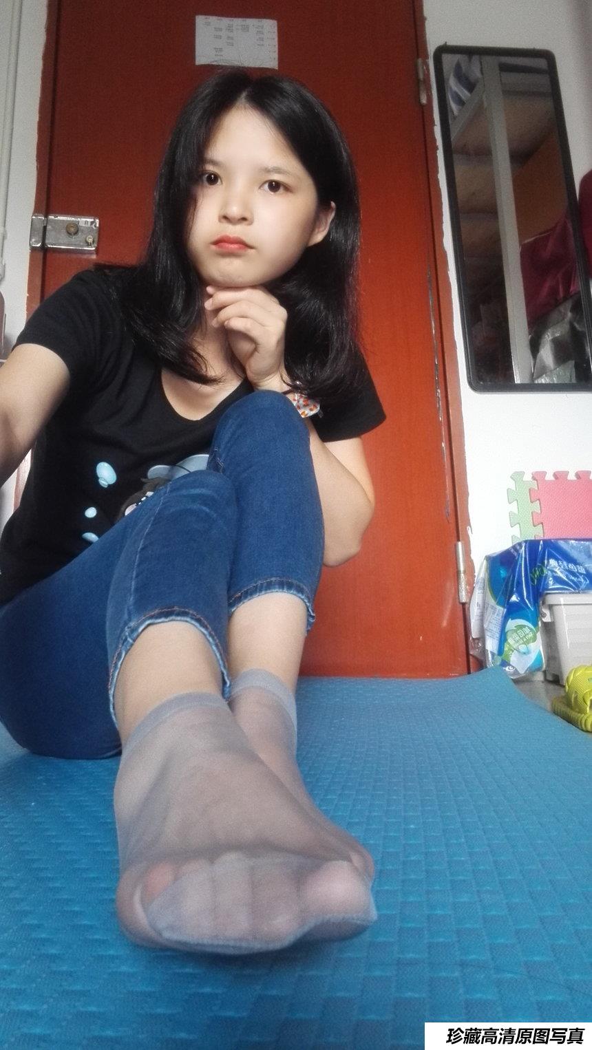 学妹校园寝室短丝系列011期 红萍[71P／123MB]