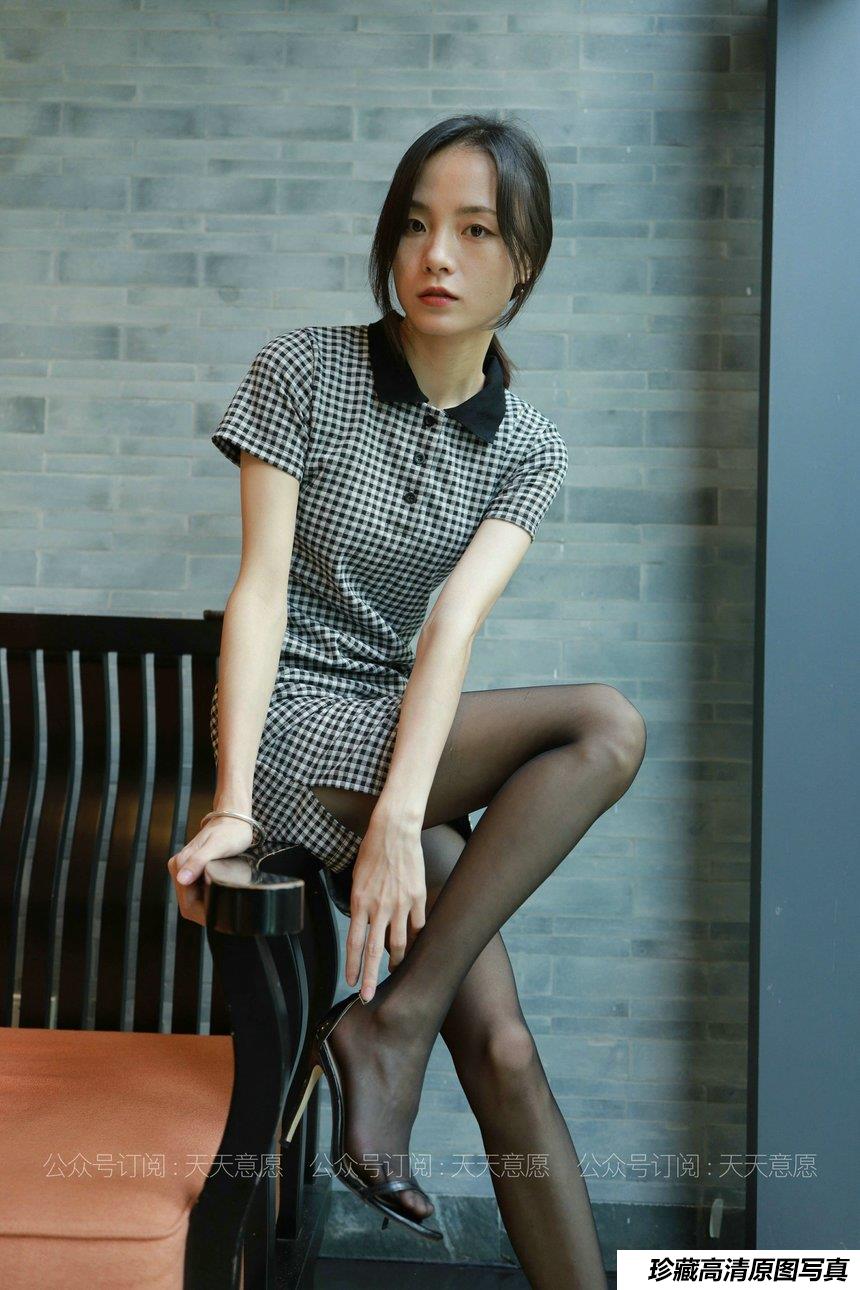 [IESS异思趣向] 2021.08.07 丝享家882：小六《下午茶的格子短裙》[86P／149MB]