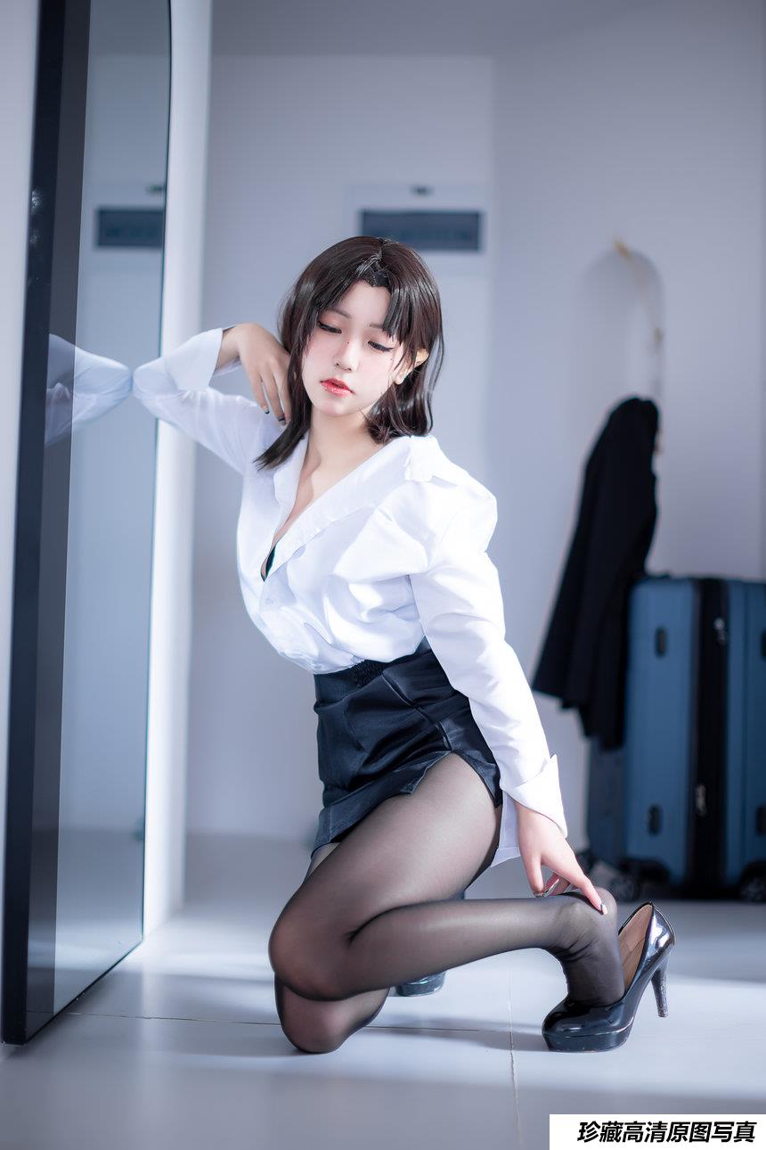 蓝小沂KiKi NO.11 OL黑丝 [42P731M]