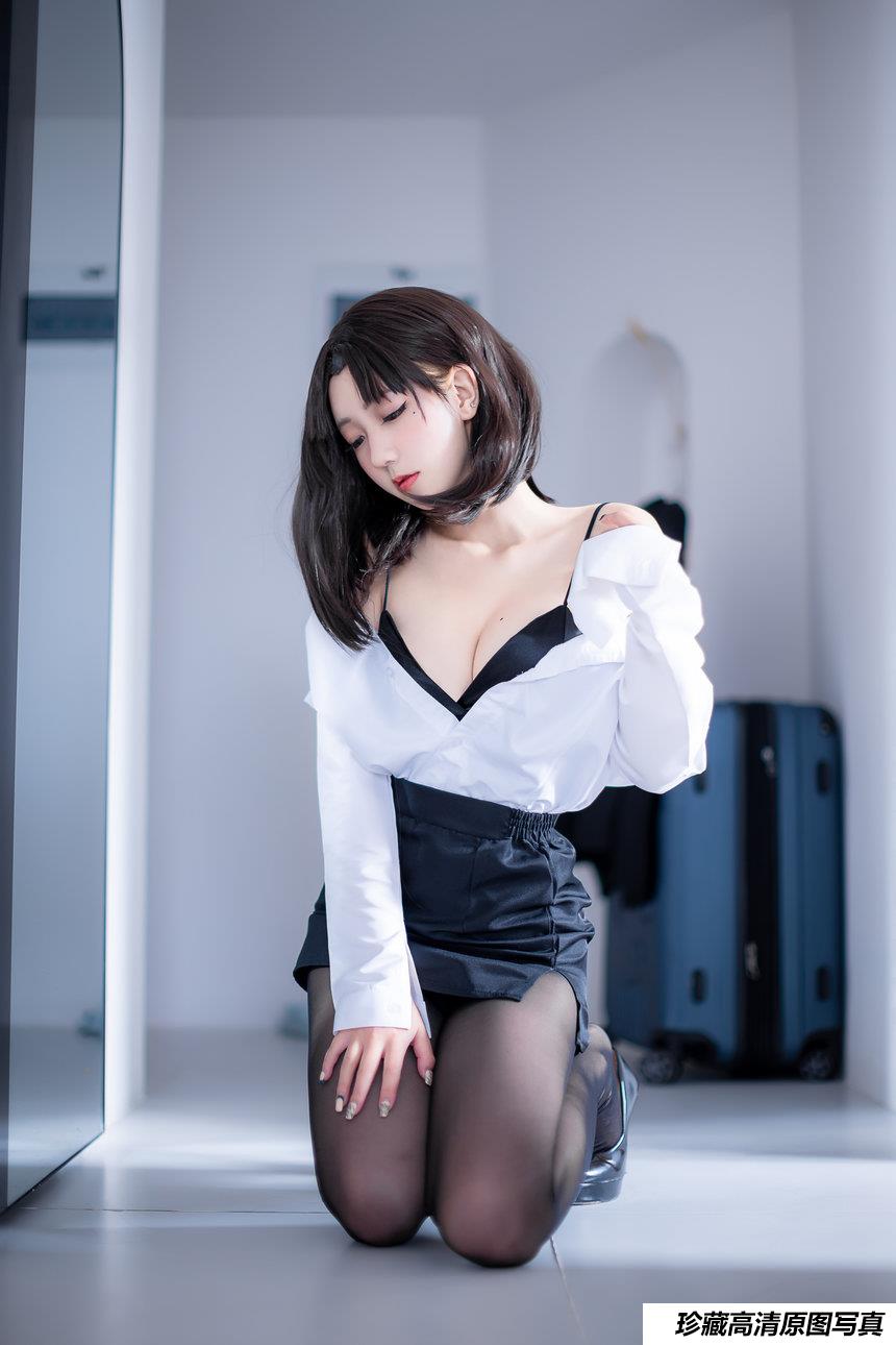 蓝小沂KiKi NO.11 OL黑丝 [42P731M]