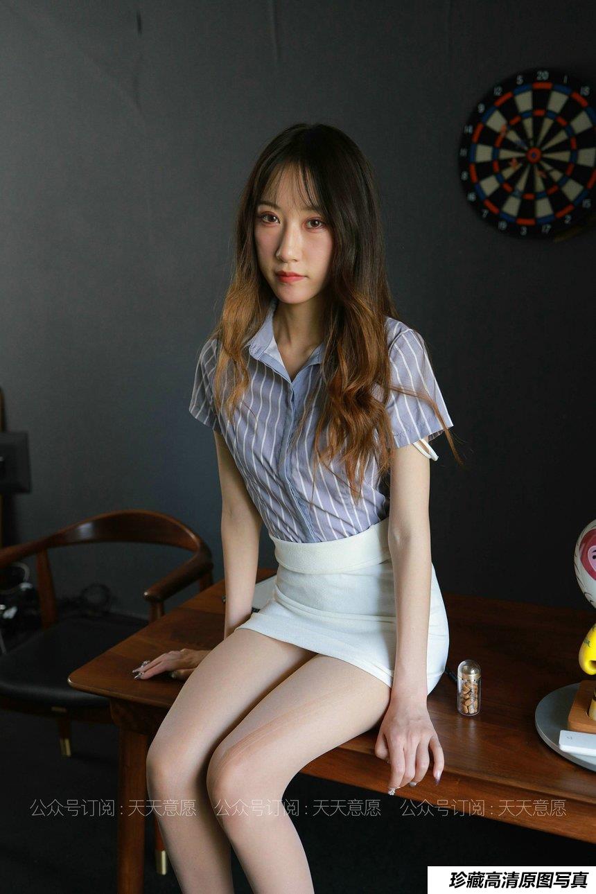 [IESS异思趣向] 2021.06.11 丝享家829：怡怡《长腿实习生》[88P／122MB]