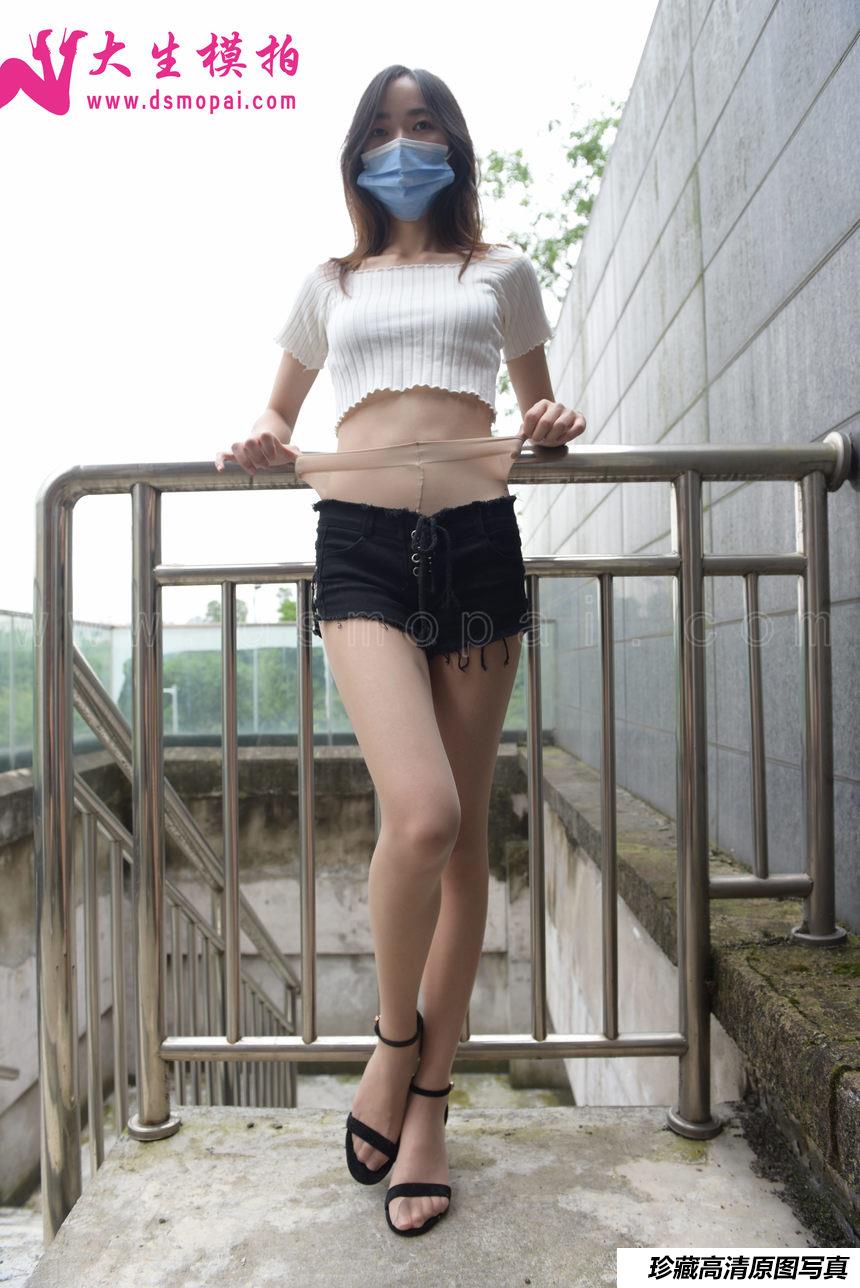 大生模拍 No.189 诗雨 短裤里的无内丝 [51P1V-651MB]