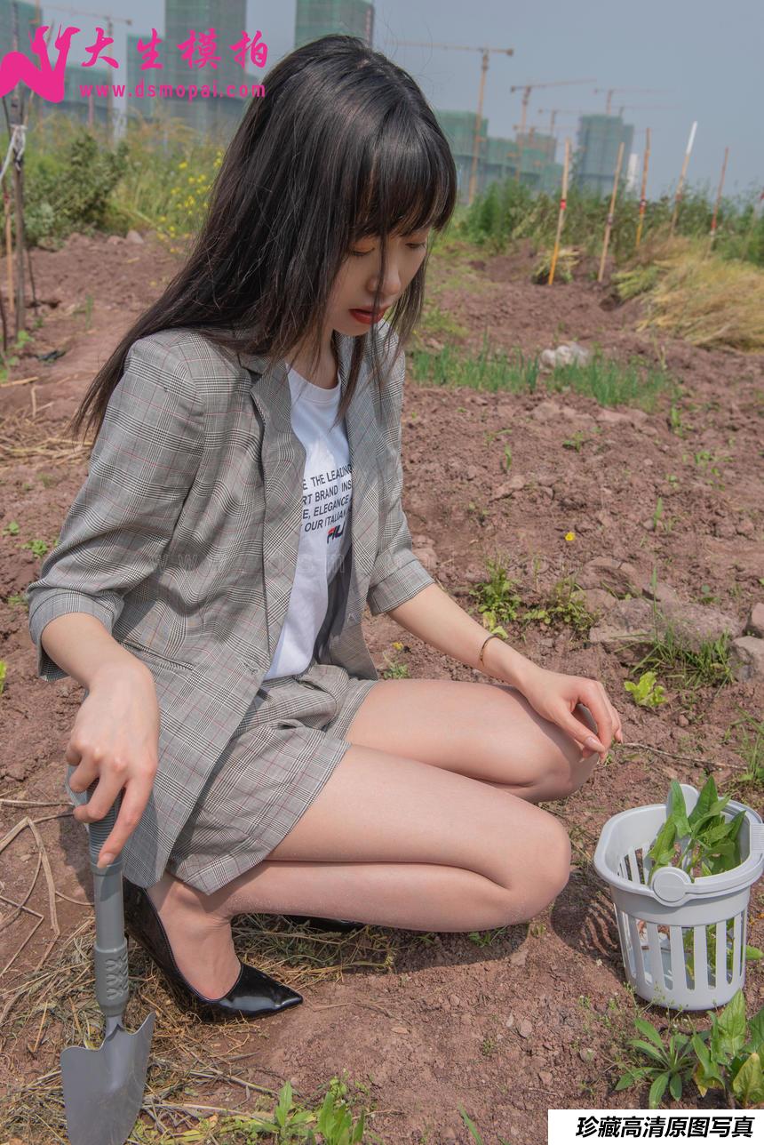 大生模拍 No.179 Lynn 干农活的女白领 [67P-210MB]