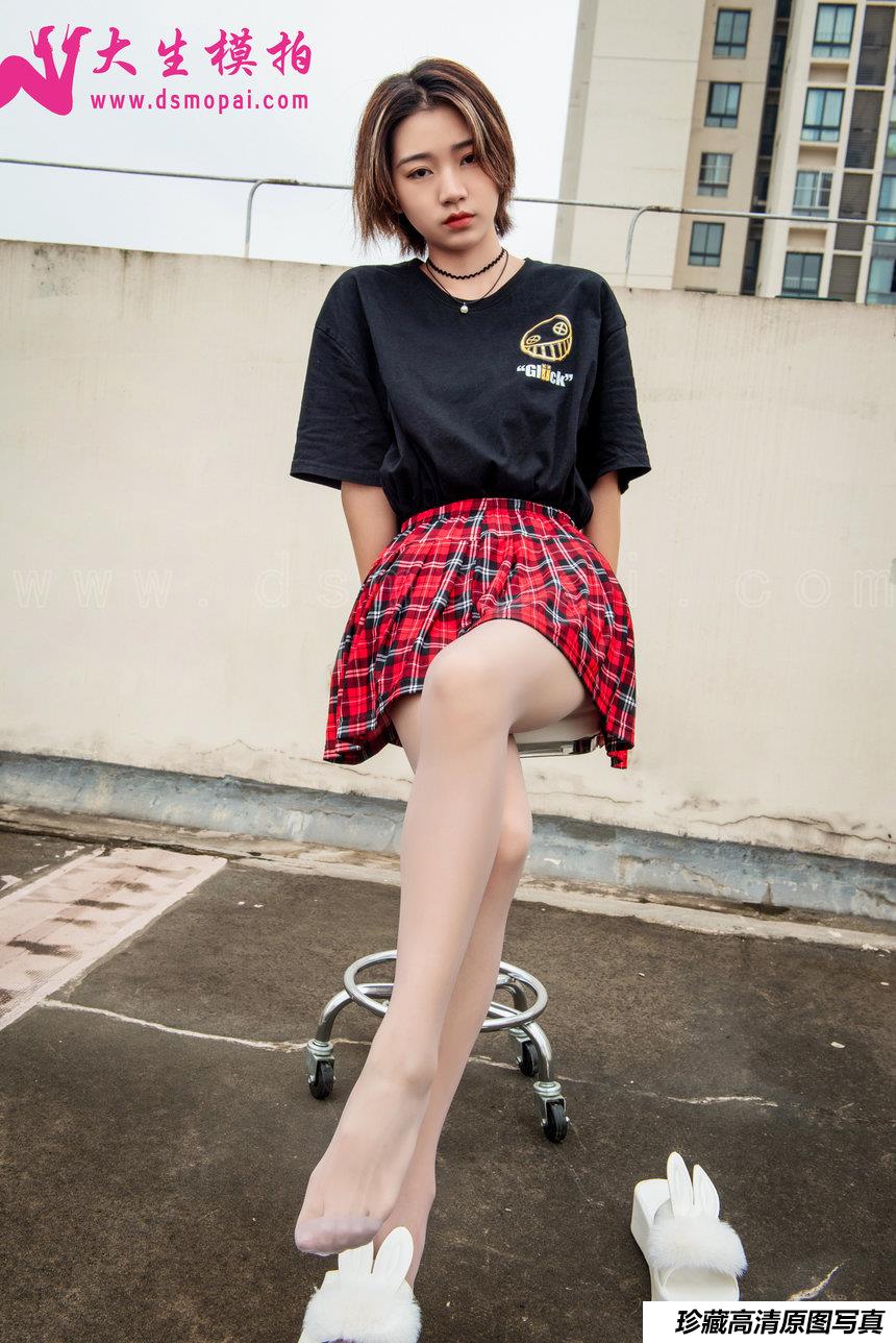 大生模拍 No.211 小小天台美足[49P1V]