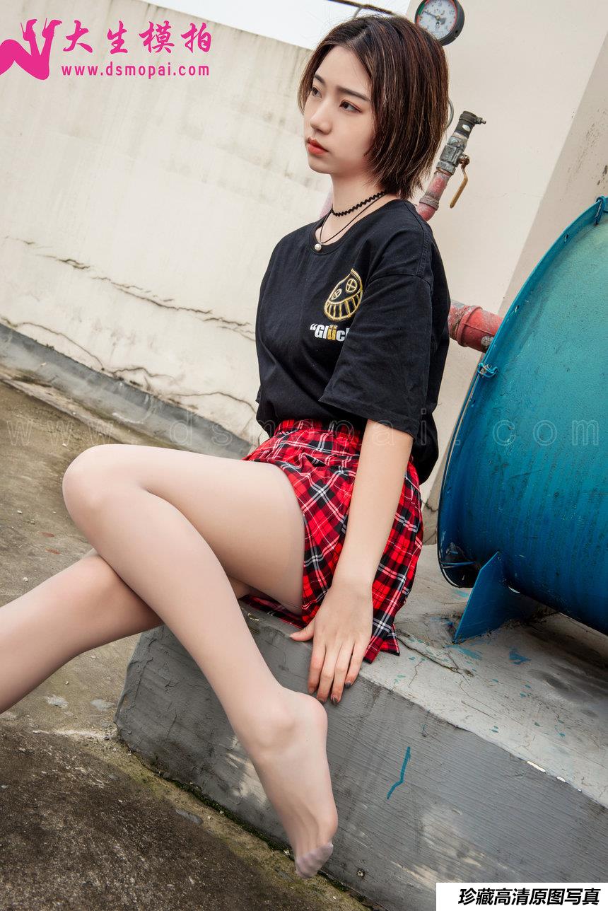 大生模拍 No.211 小小天台美足[49P1V]