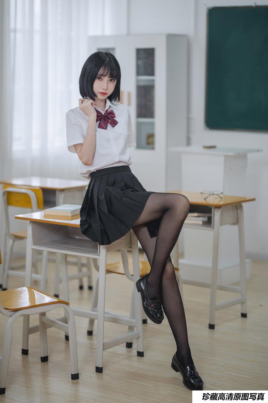 许岚 - 教室jk黑丝 [40P-426MB]