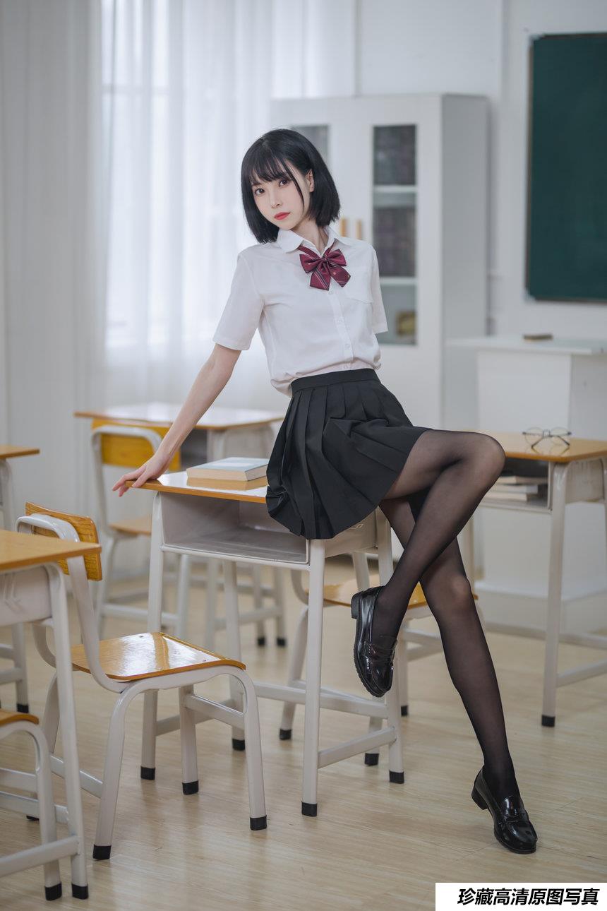 许岚 - 教室jk黑丝 [40P-426MB]