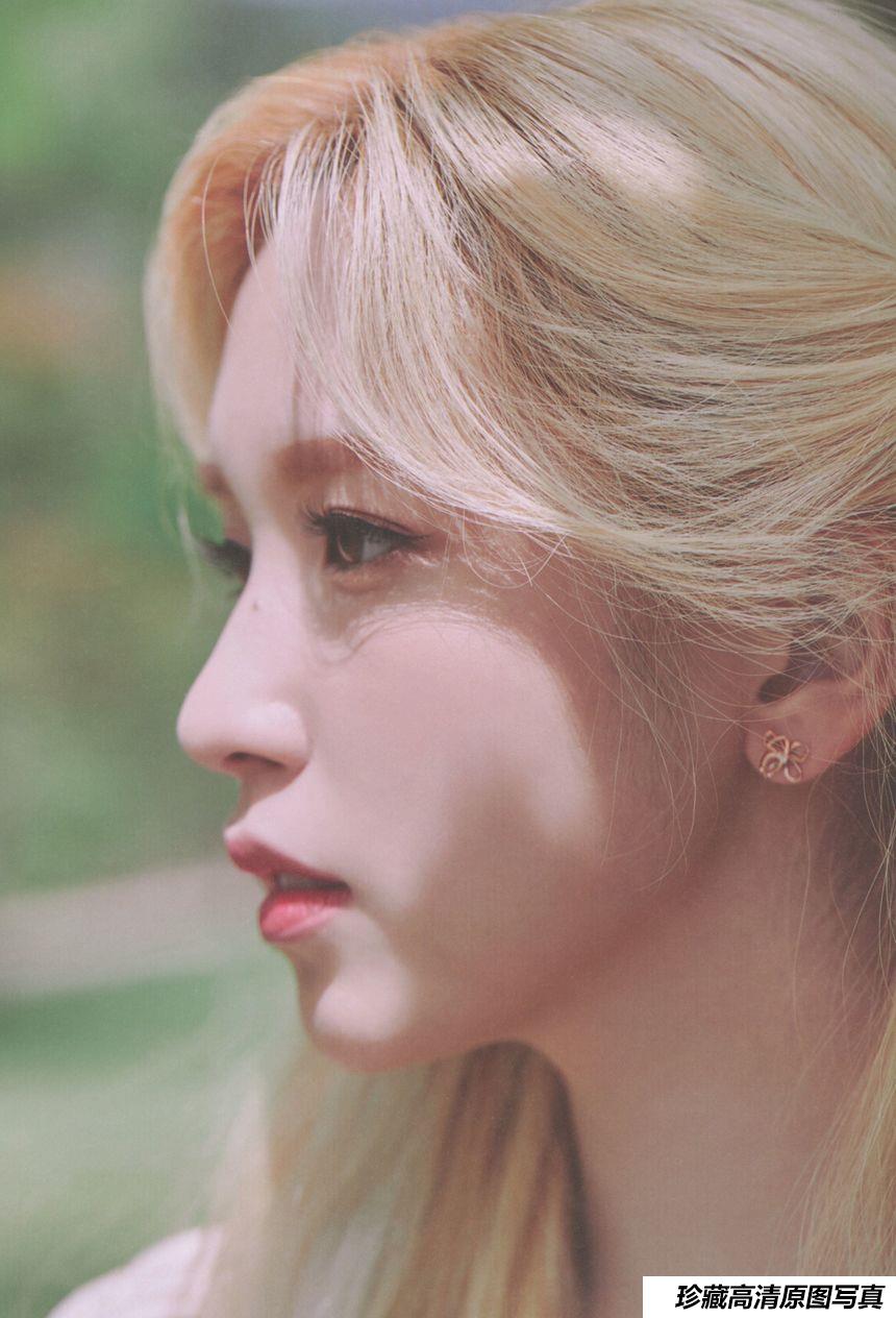 TWICE - Mina 1ST PHOTOBOOK [Yes, I am Mina [136P-165MB]