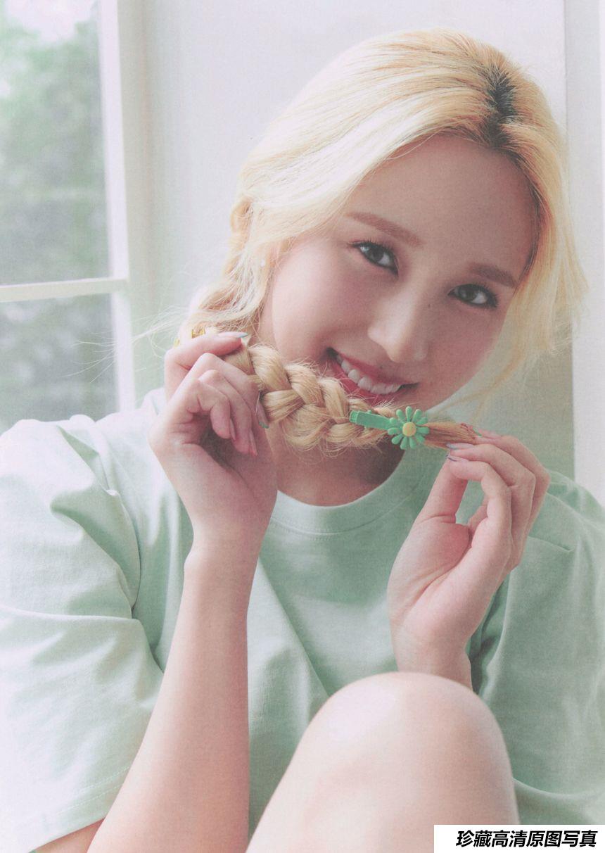 TWICE - Mina 1ST PHOTOBOOK [Yes, I am Mina [136P-165MB]