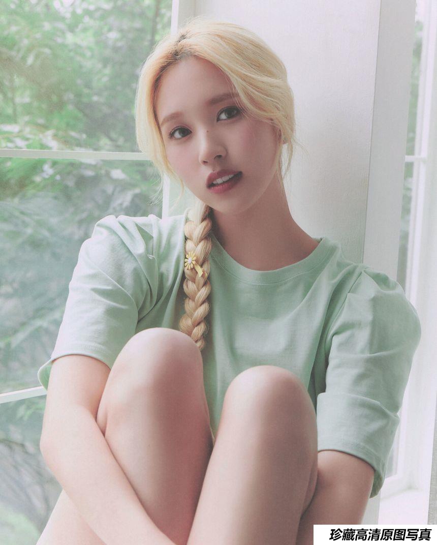 TWICE - Mina 1ST PHOTOBOOK [Yes, I am Mina [136P-165MB]