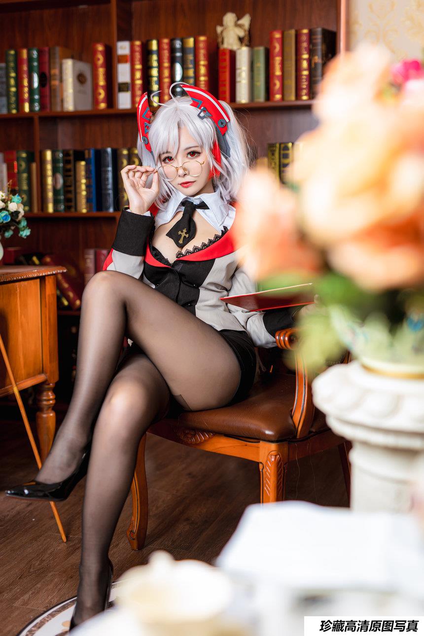 Momoko葵葵 NO.026 – 欧根之教师[21P／159MB]