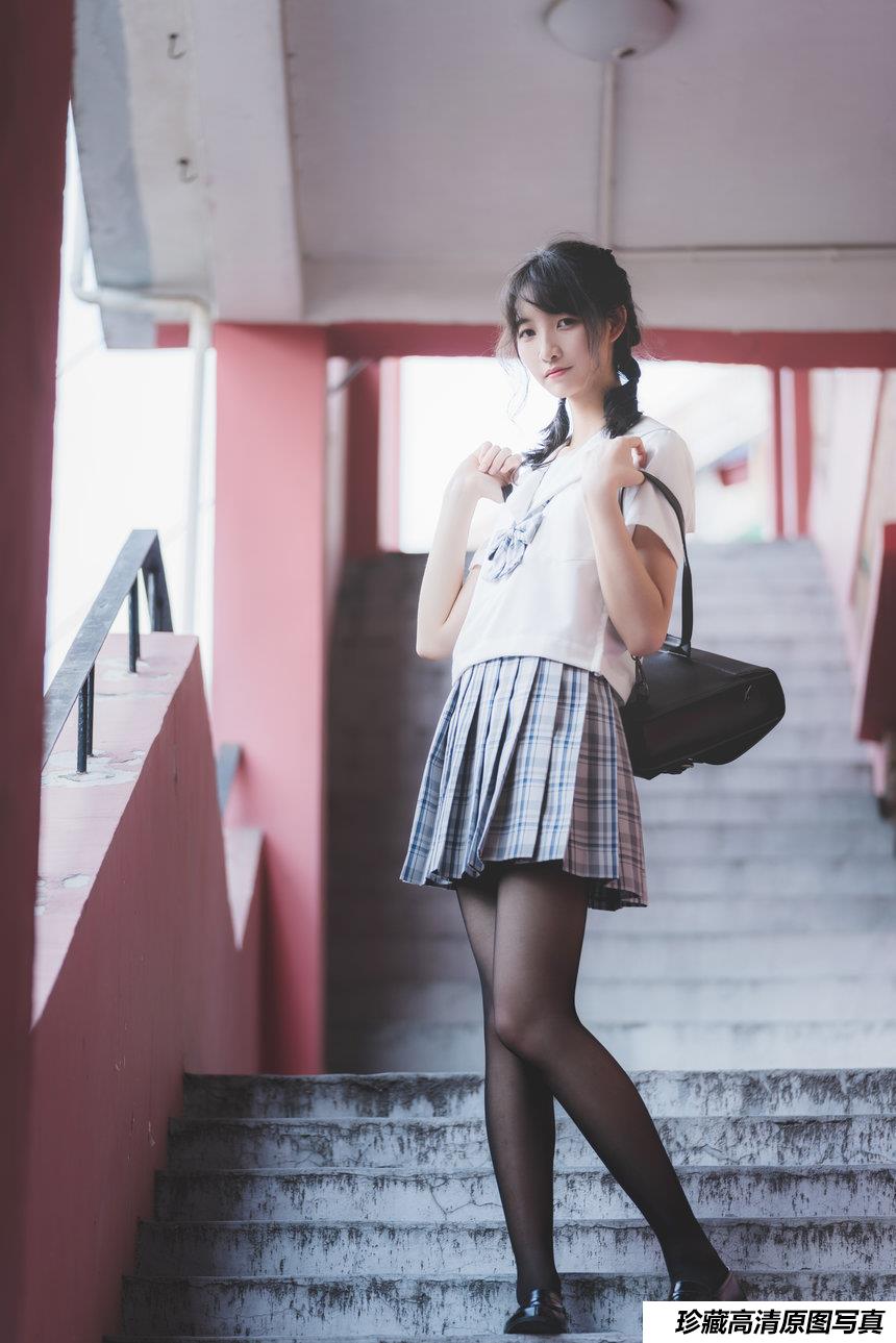 西瓜少女 NO.003 – 凤凰新村JK户外 [57P-1.3G]