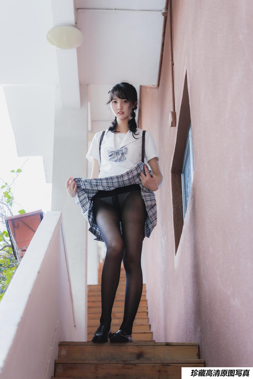 西瓜少女 NO.003 – 凤凰新村JK户外 [57P-1.3G]