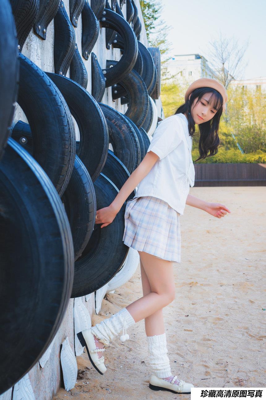 西瓜少女 NO.001 – 白云森林[39P+408M]