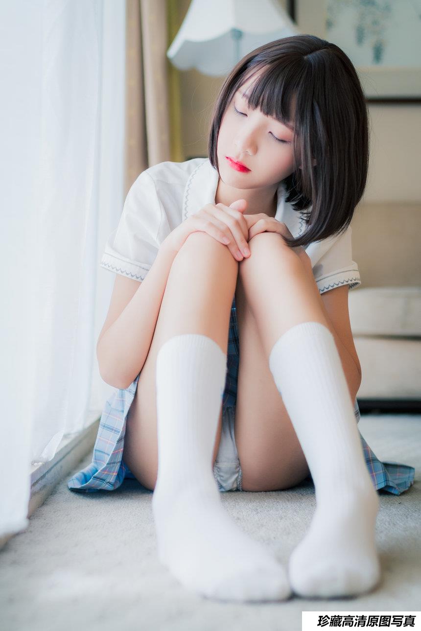 西瓜少女 NO.010 – 私房白袜 [45M-332MB]