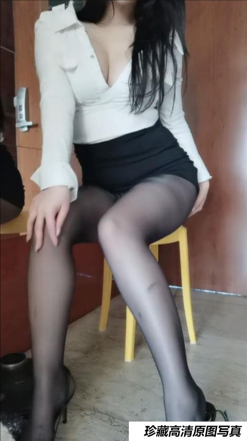 丽柜然然丝足小视频【35v 1G】