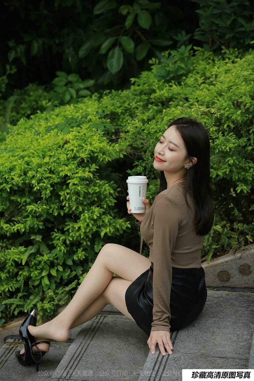 [IESS异思趣向] 2021.10.07 丝享家940：小婕《公园偶遇》[89P／158MB]