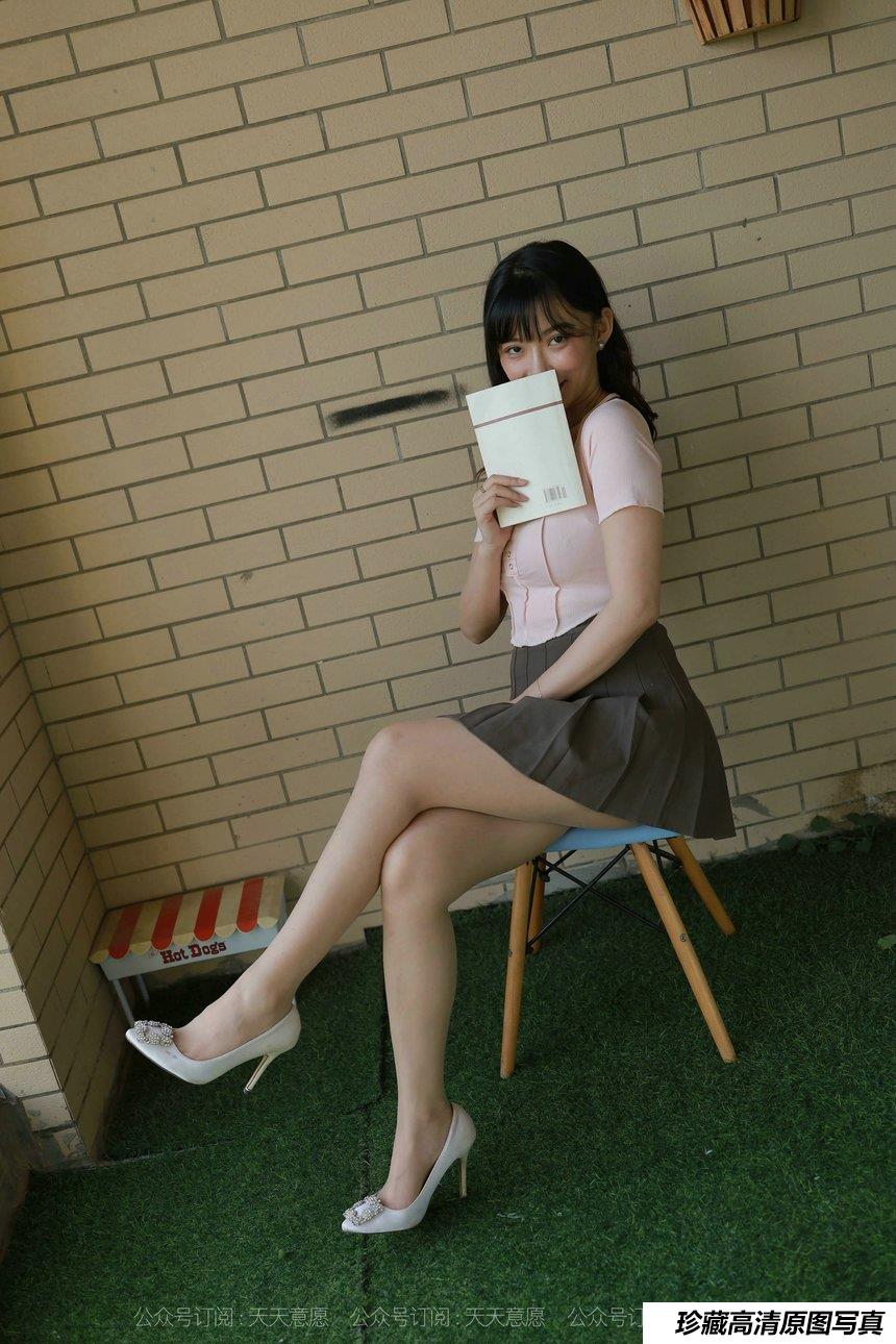 [IESS异思趣向] 2021.10.10 丝享家943：秋秋《阳台上的美女》[92P／175MB]