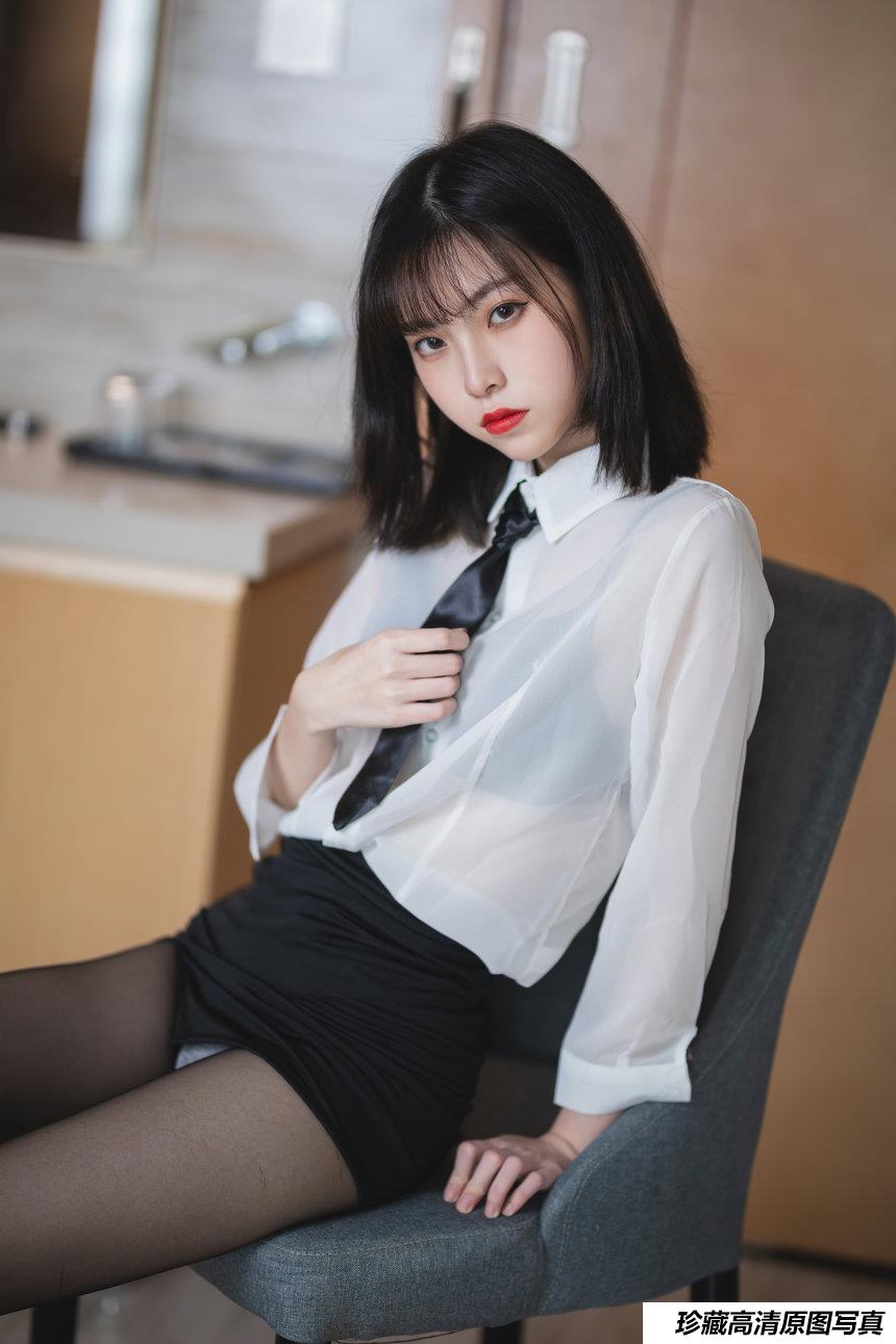 许岚 NO.002 - OL制服[41P／587MB]