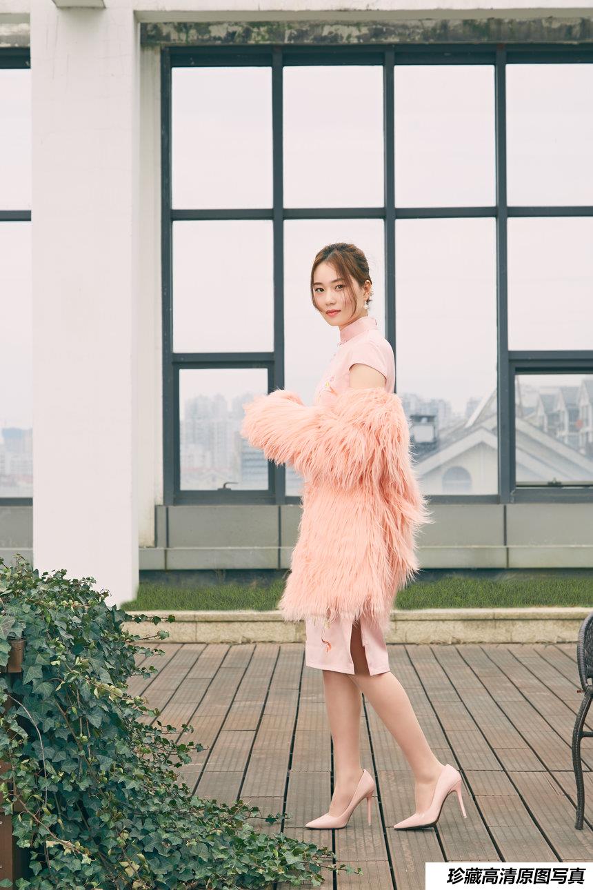 奈丝写真 NO.079 奈丝捋捋被风吹乱的秀发–露露 [34P+294M]