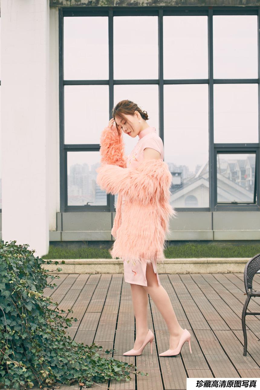 奈丝写真 NO.079 奈丝捋捋被风吹乱的秀发–露露 [34P+294M]