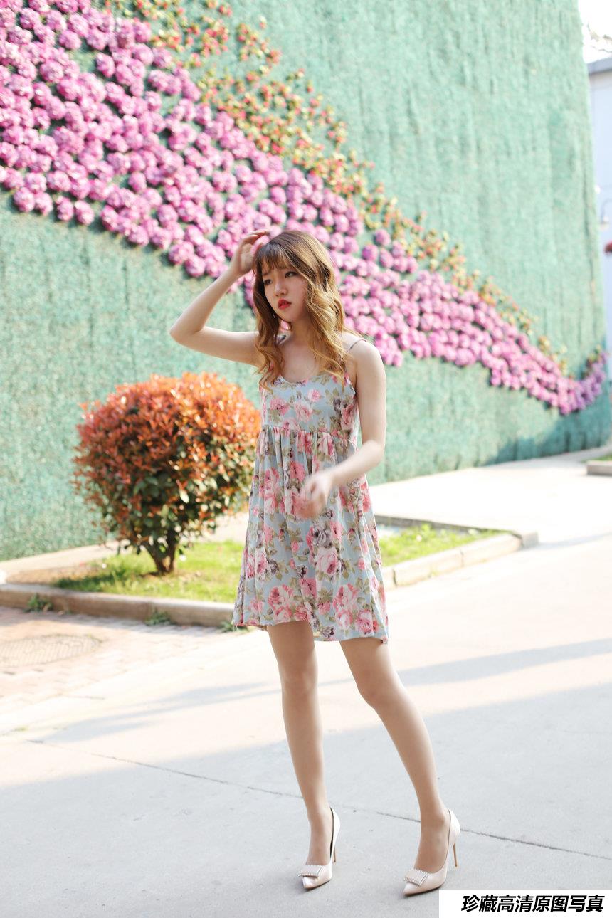 奈丝写真 NO.076 花朵儿吊带裙–高高 [33P+415M]