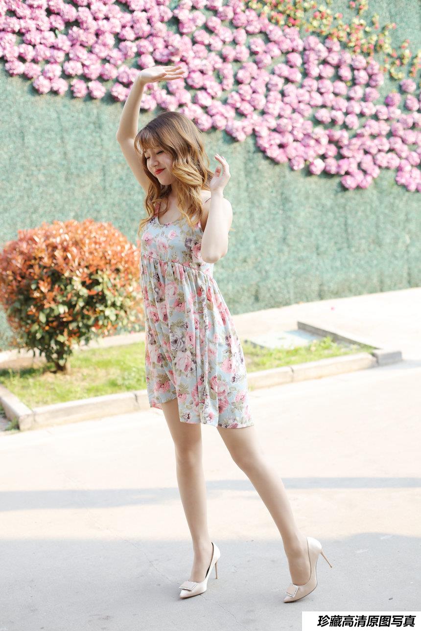 奈丝写真 NO.076 花朵儿吊带裙–高高 [33P+415M]
