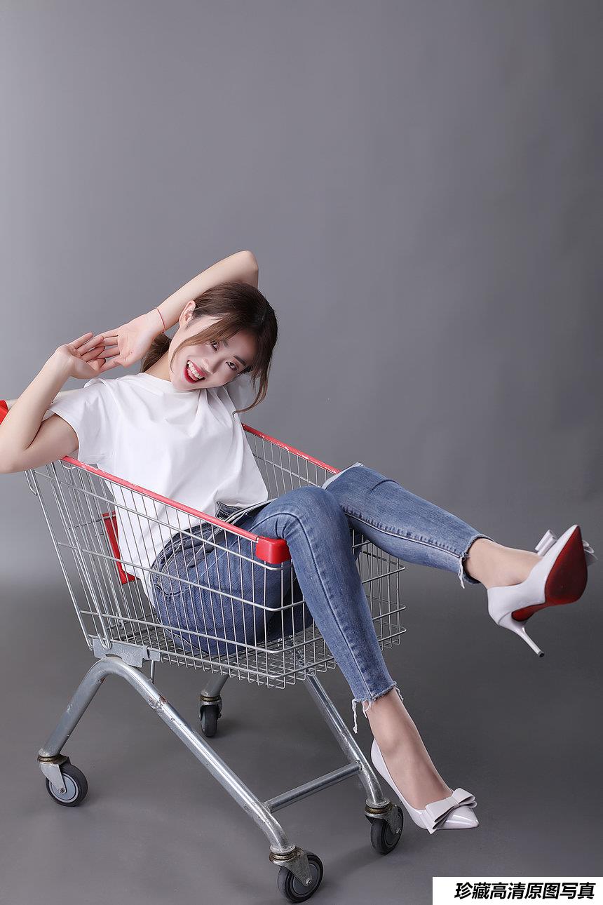 奈丝写真 NO.127 白T牛仔裤里的丝袜-可乐 [37P+592M]